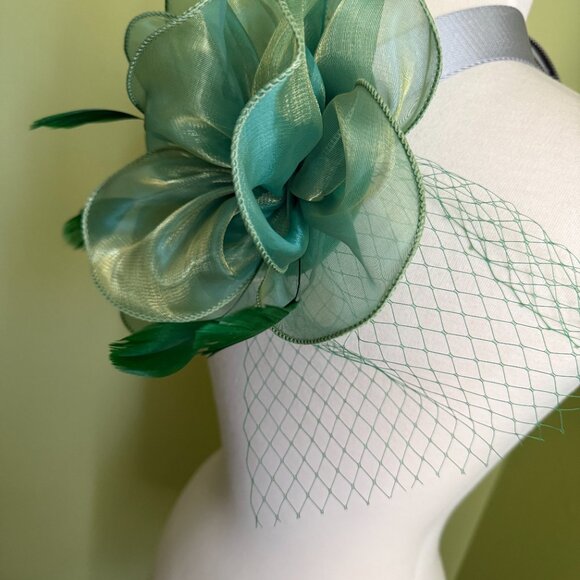 Green Mesh Feather Fascinator Hat Tea Party Derby Wedding Veil - Picture 4 of 4